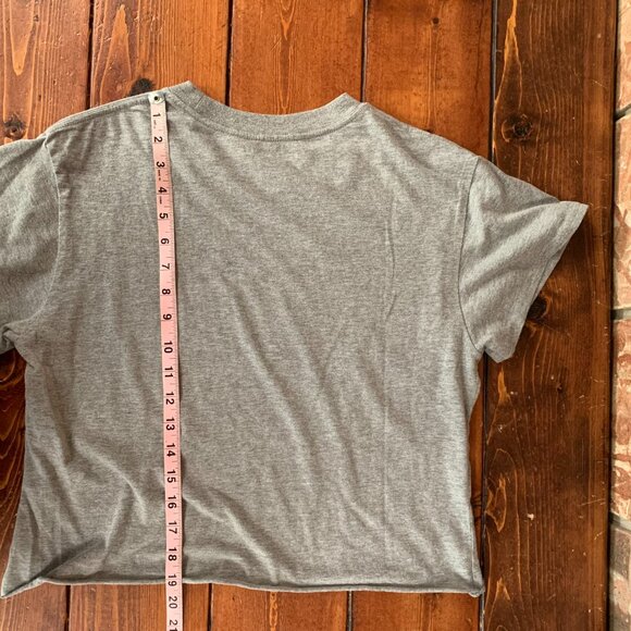 Taylor Swift Reputation Tour Large Gray Women's Crop Top T-Shirt Fan Concert EUC - Picture 7 of 10